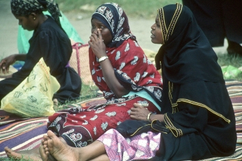 Frauen auf dem Markt in Stone Town, Sansibar